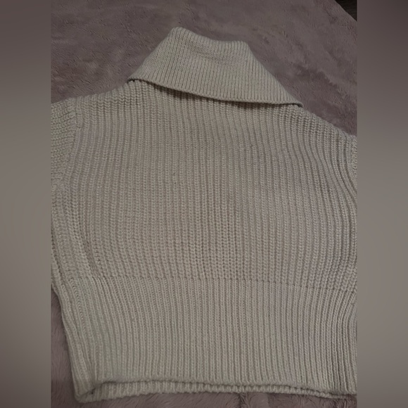 Cozy sweater 🩶 - Picture 3 of 5